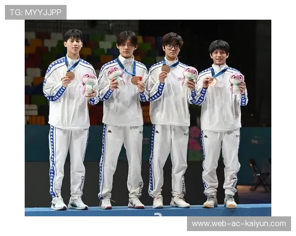 中国击剑队剑指巴黎年轻选手机会来临，中国击剑队颜值